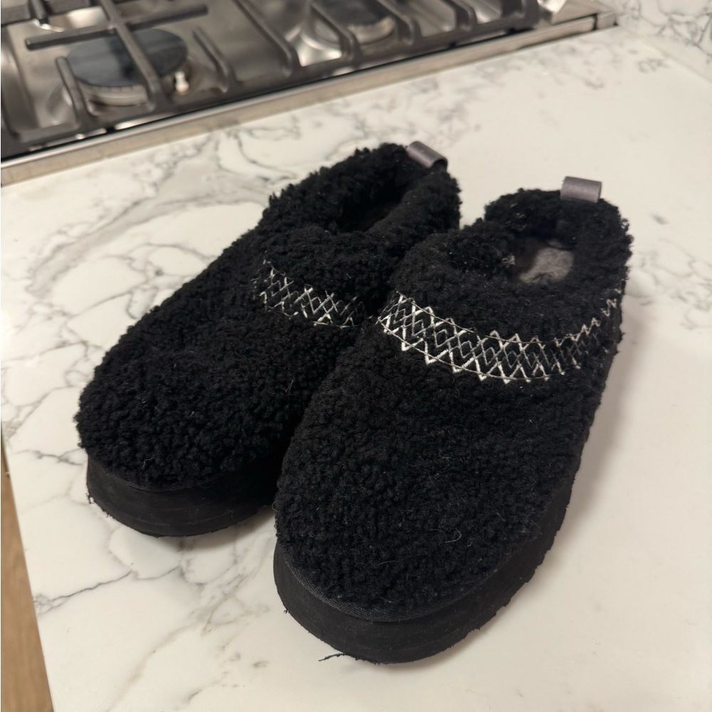 Ugg black slippers size 7